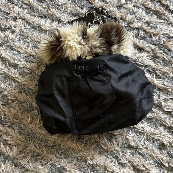 Elegant Faux Fur Shoulder Bag with Chain Handle - Picture 6 of 11